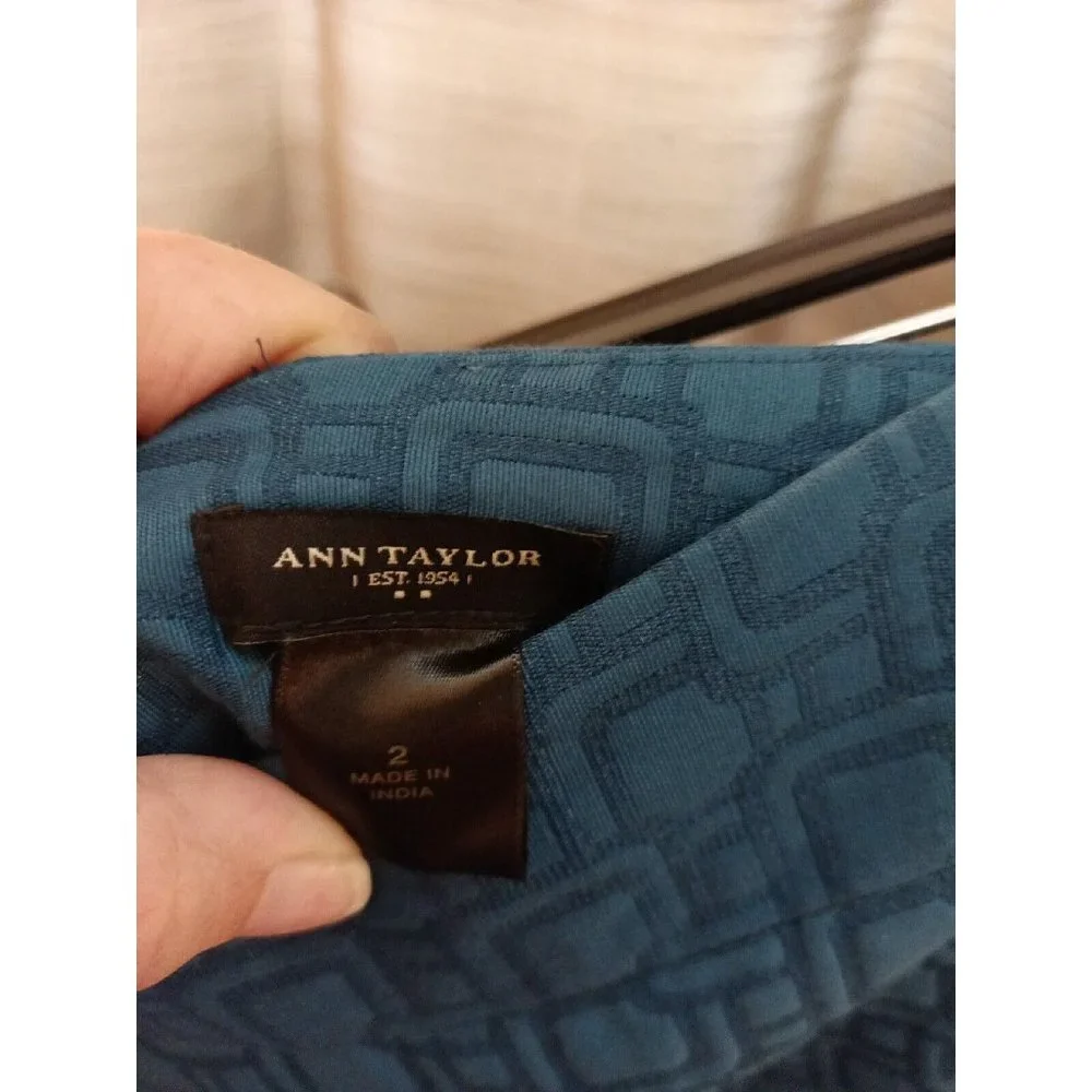 Women's Ann Taylor Teal/Blue Square Print With Shimmer Detail Pencil Skirt Sz 2 - Picture 3 of 6